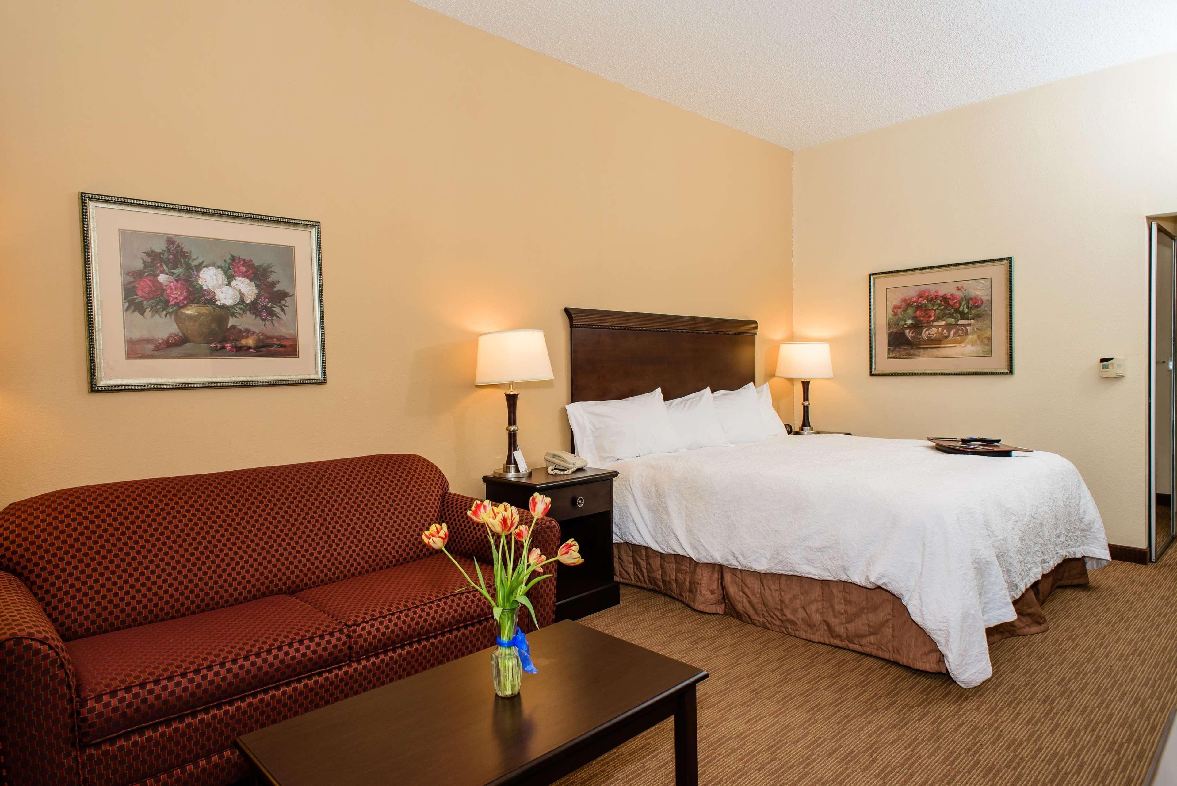 Hampton Inn Victoria Exterior photo