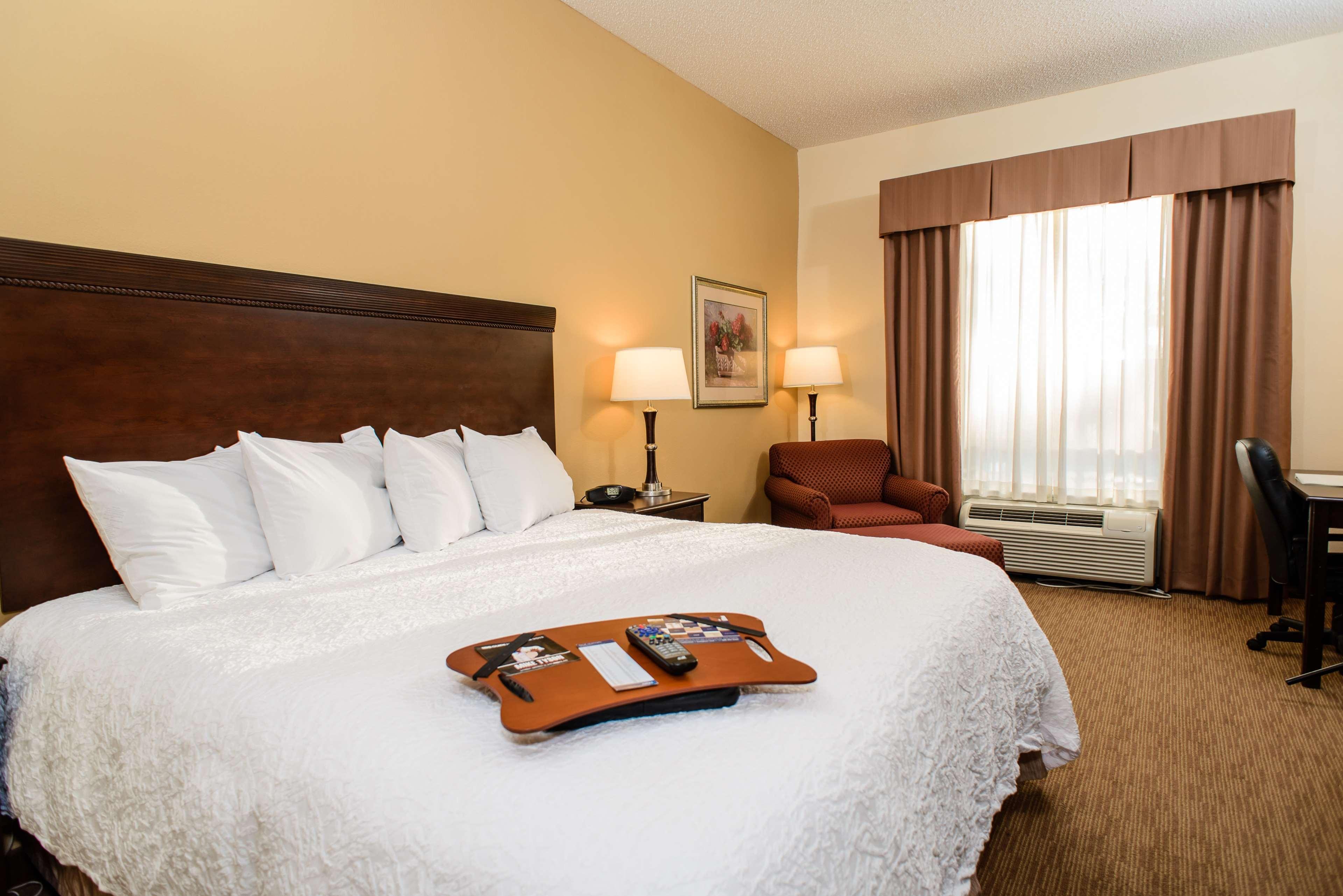 Hampton Inn Victoria Exterior photo
