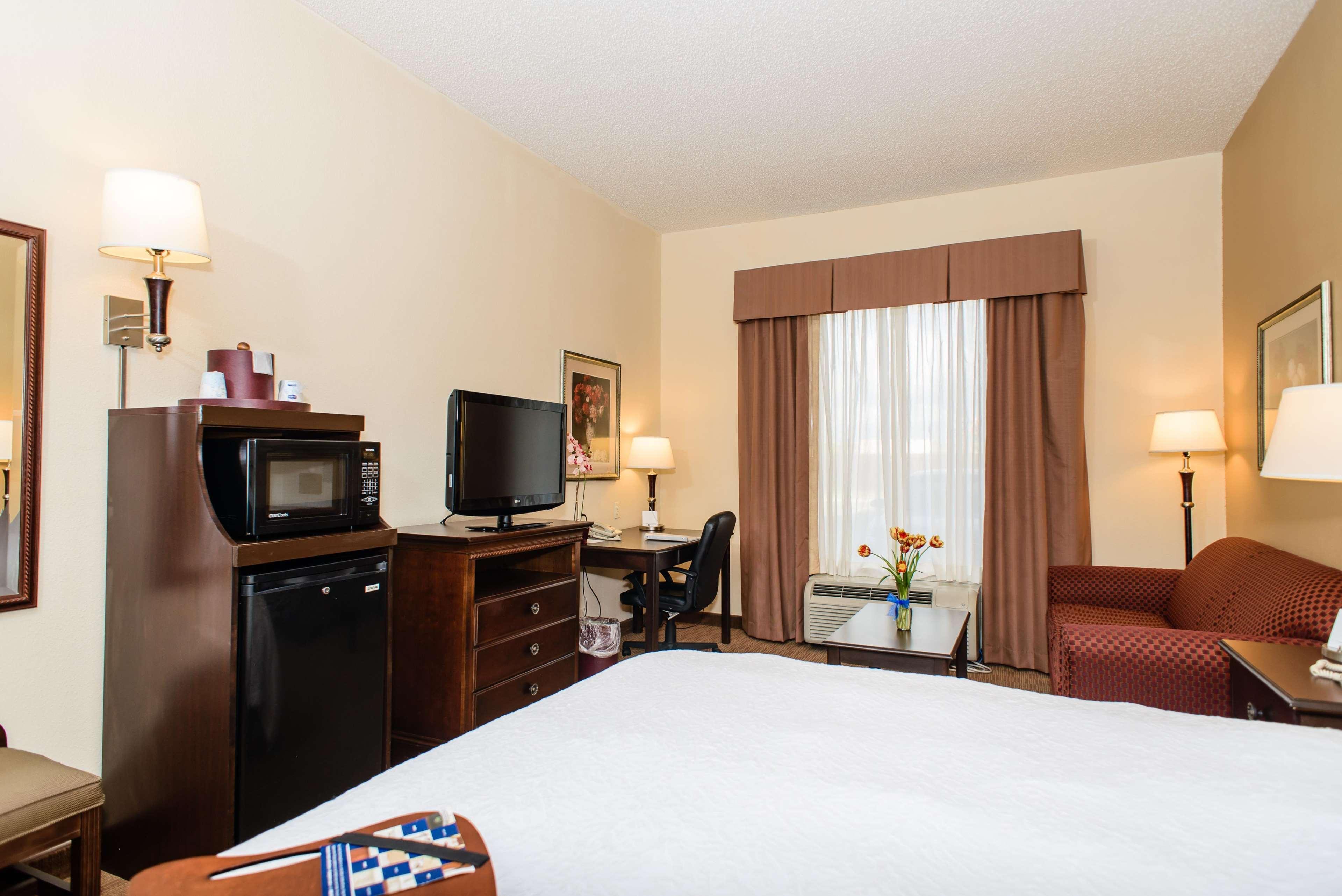 Hampton Inn Victoria Exterior photo