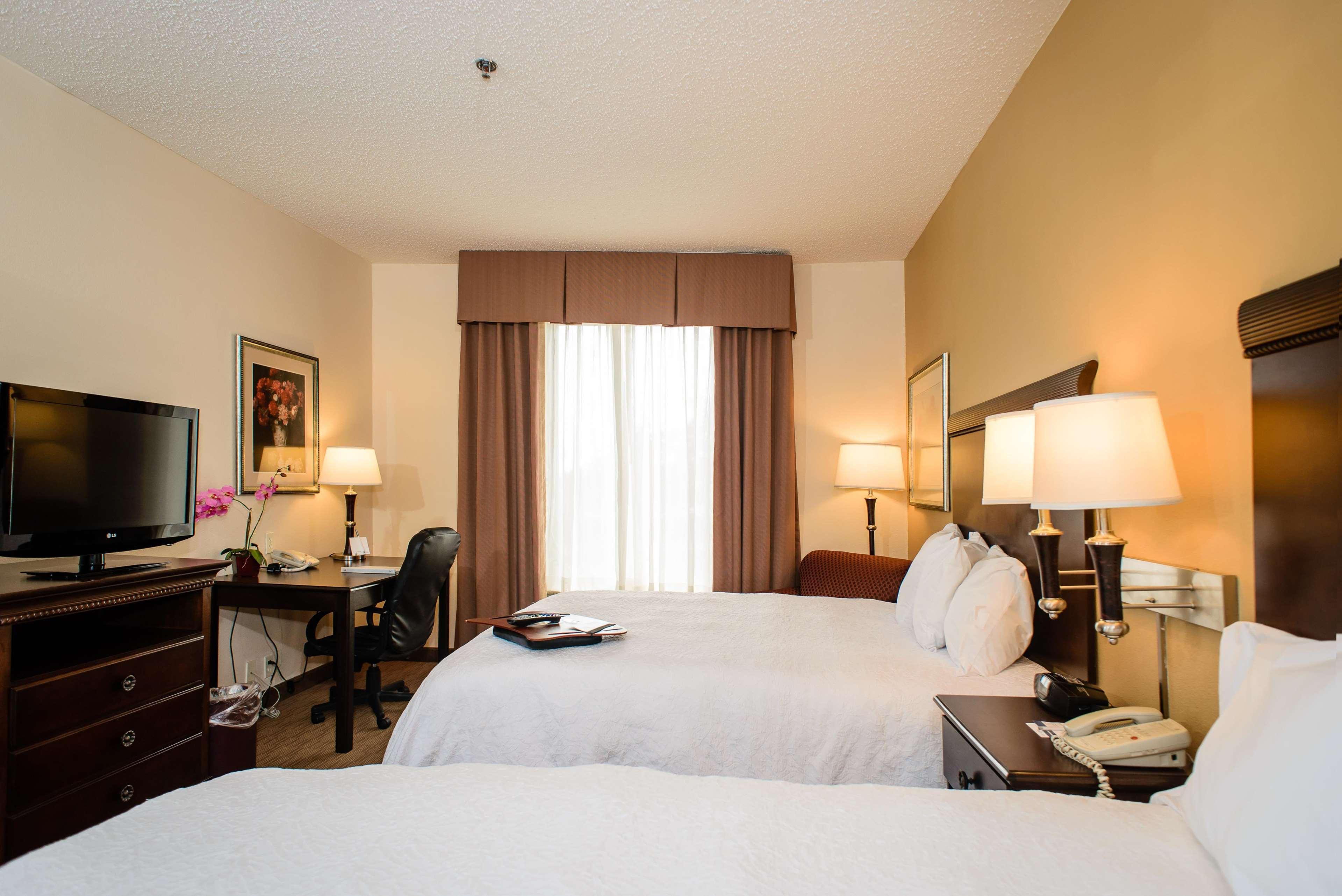 Hampton Inn Victoria Exterior photo