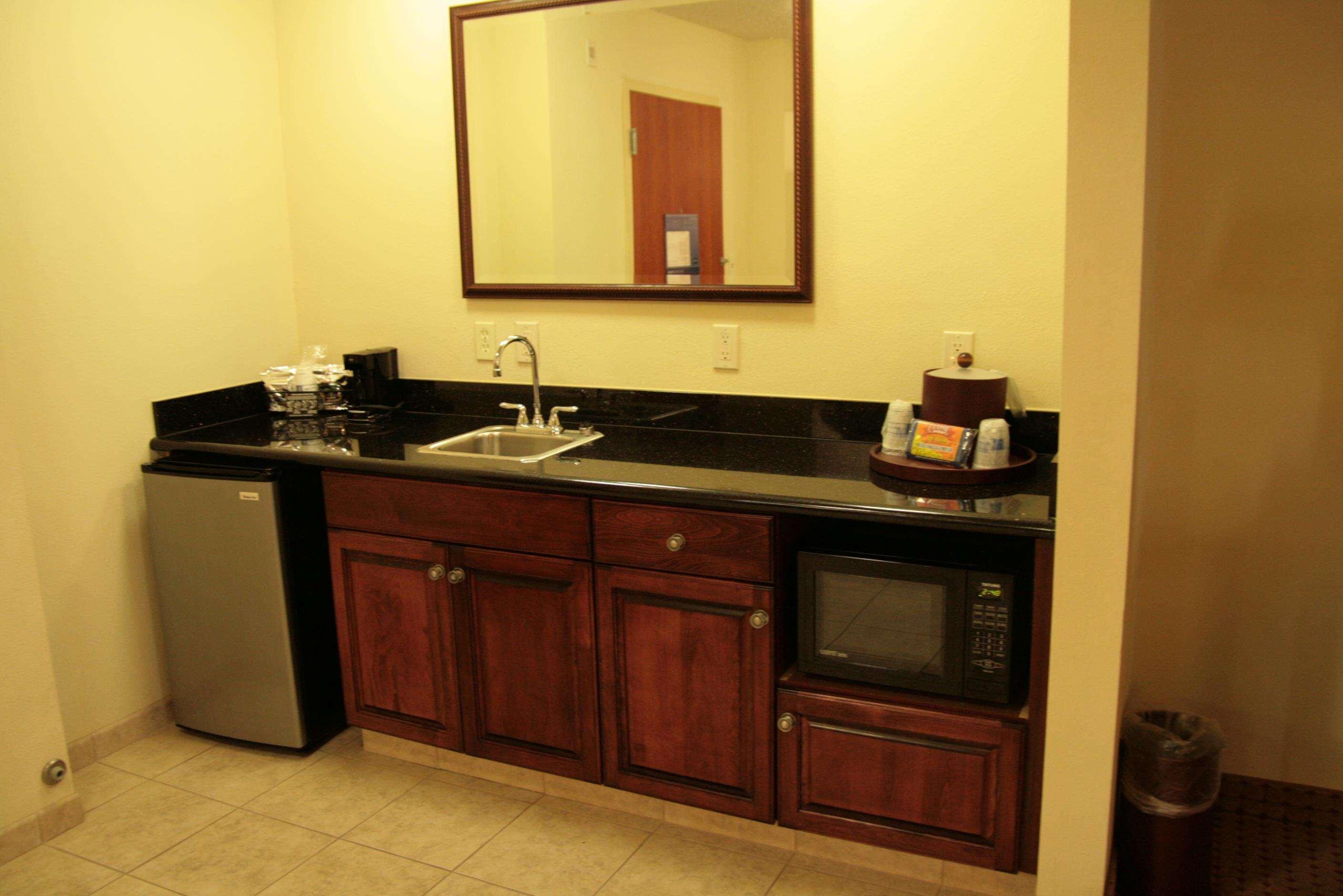 Hampton Inn Victoria Restaurant photo