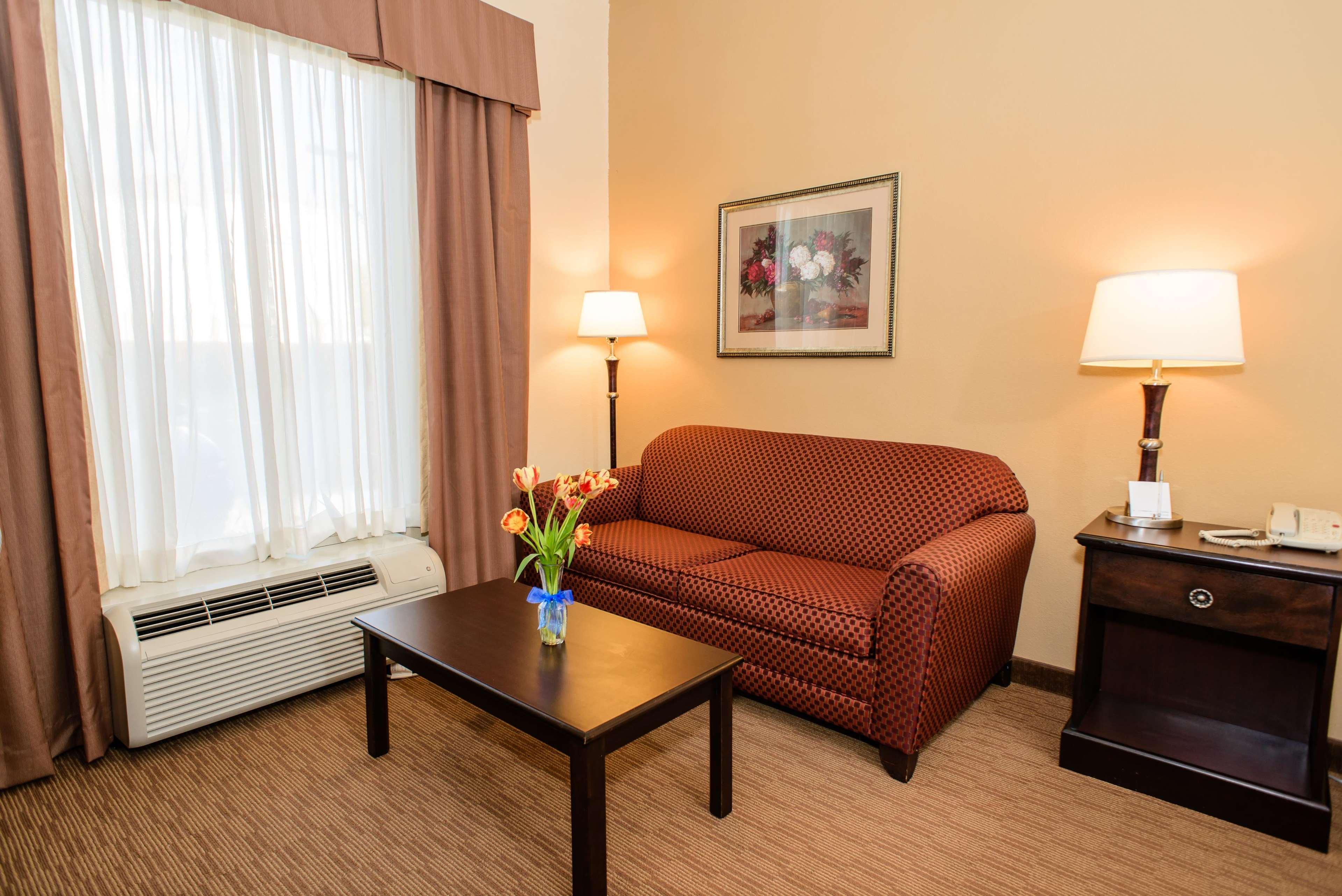Hampton Inn Victoria Exterior photo