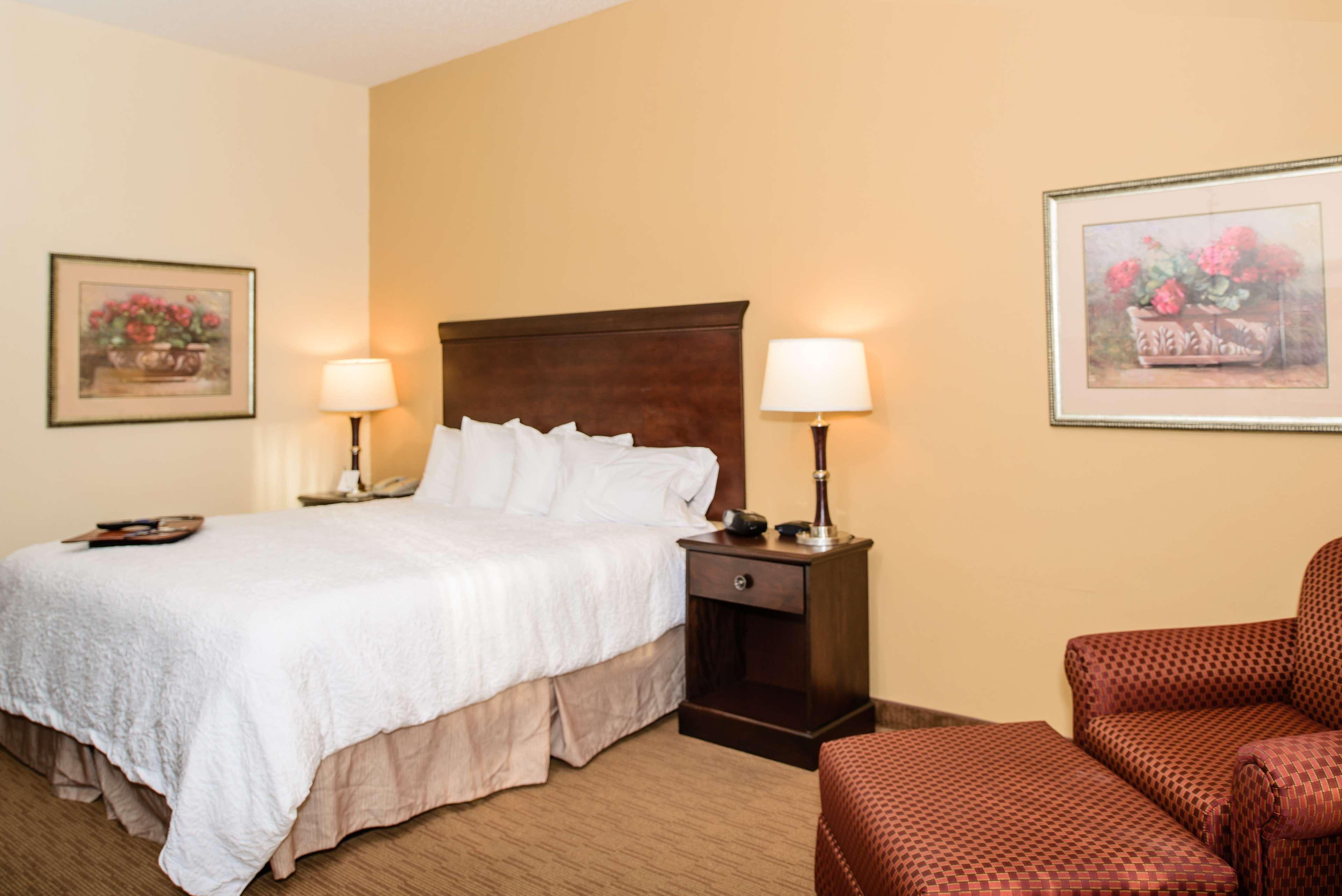 Hampton Inn Victoria Exterior photo