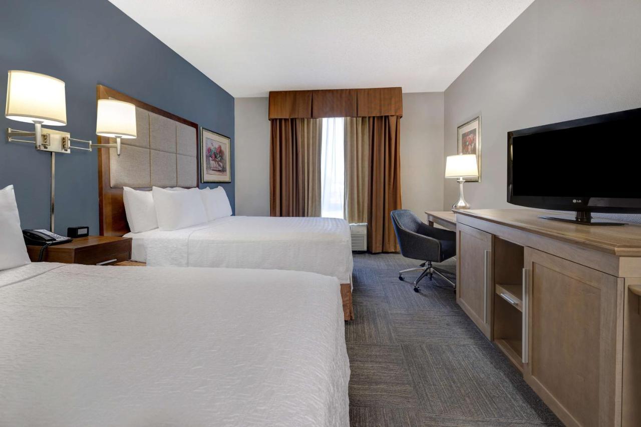 Hampton Inn Victoria Exterior photo
