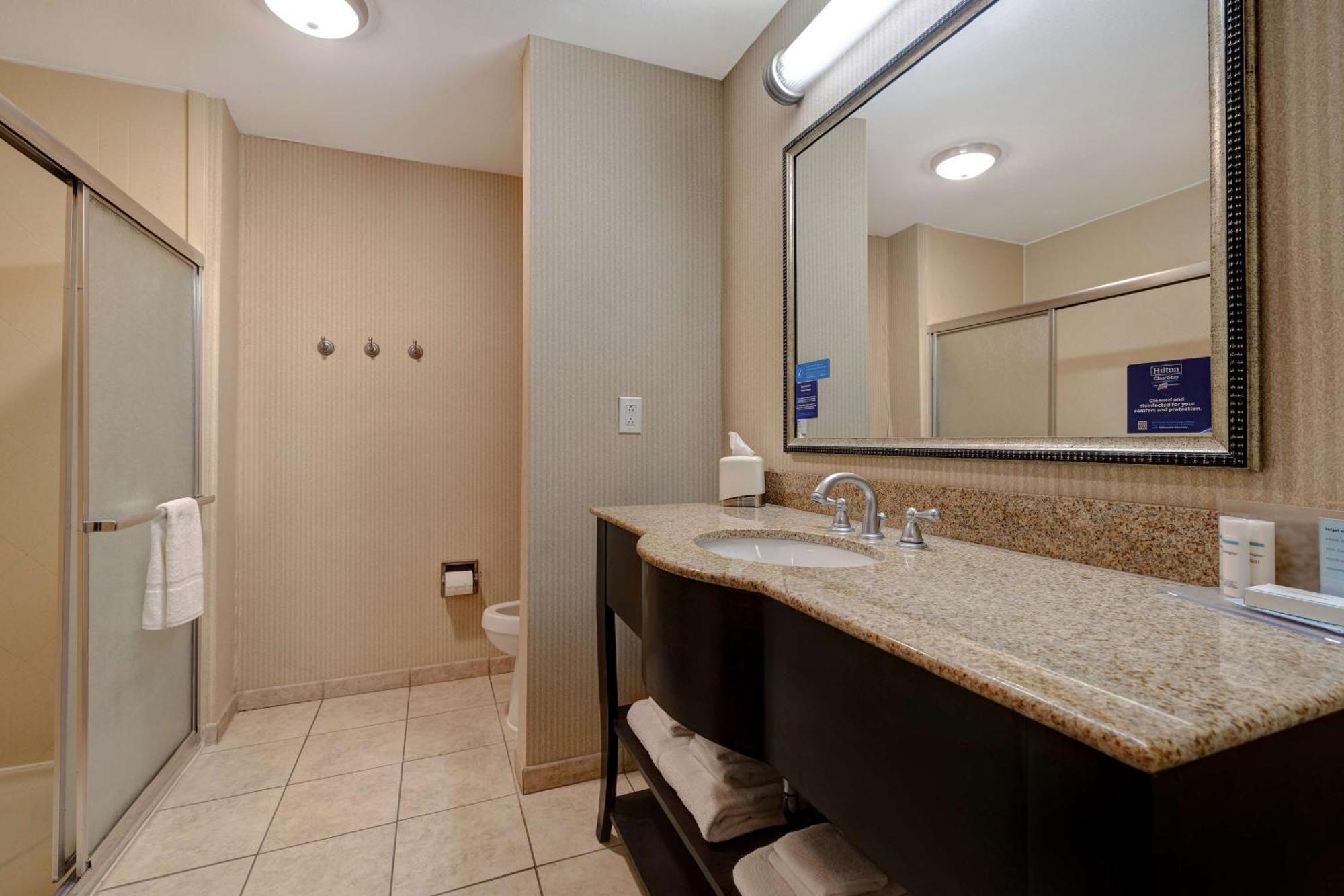 Hampton Inn Victoria Exterior photo