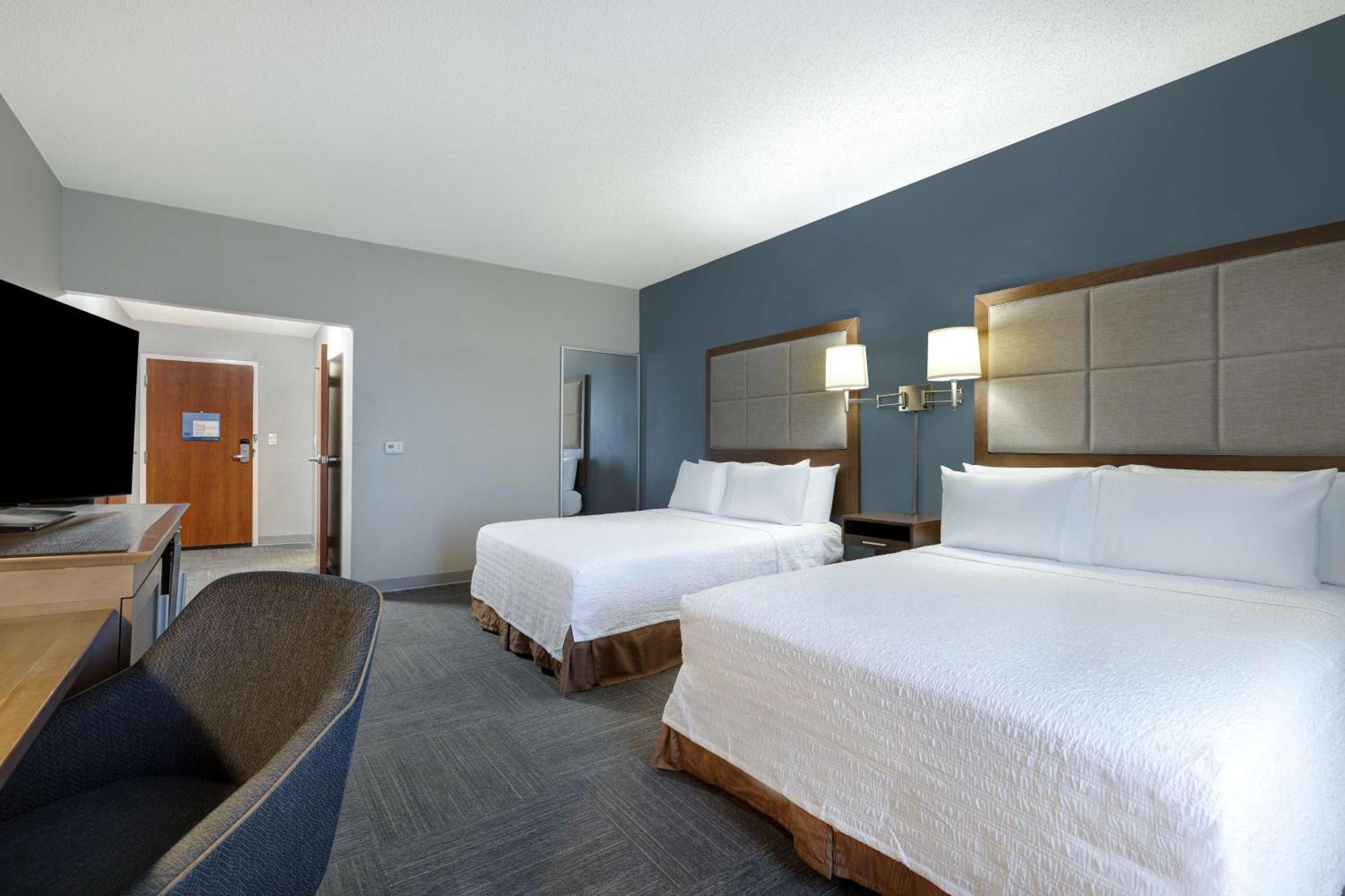 Hampton Inn Victoria Exterior photo