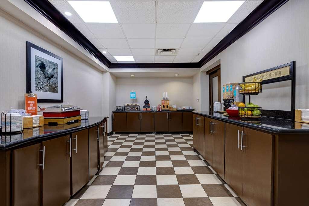 Hampton Inn Victoria Restaurant photo