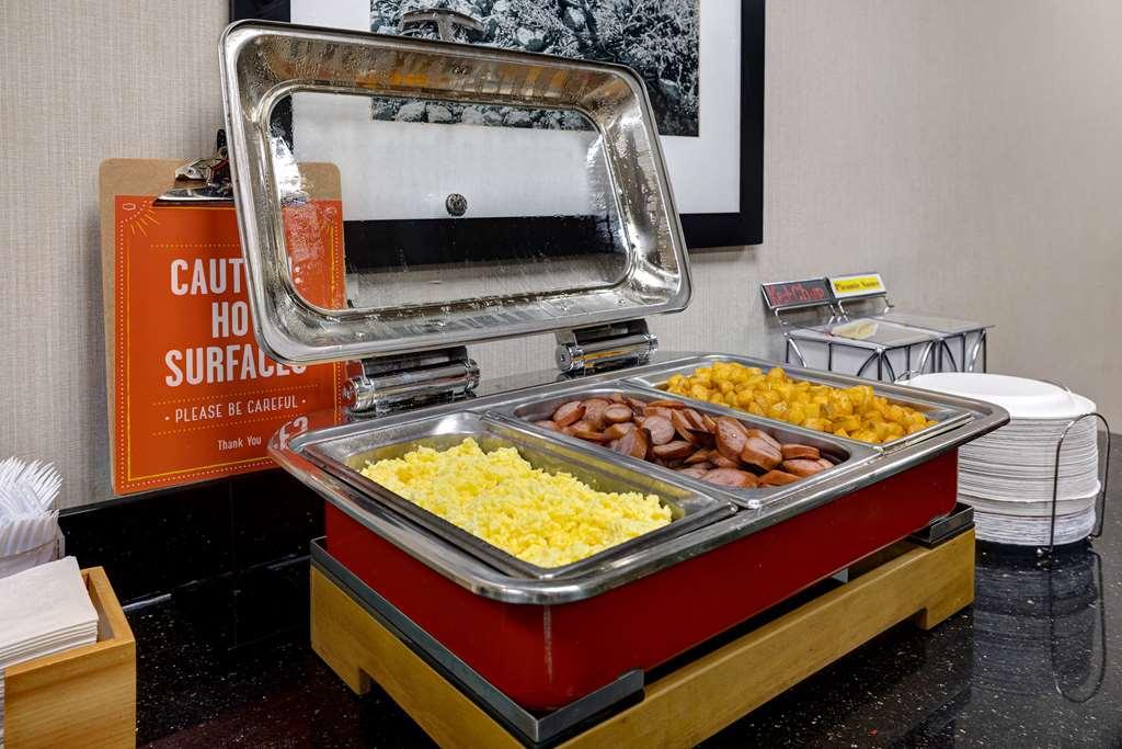 Hampton Inn Victoria Restaurant photo